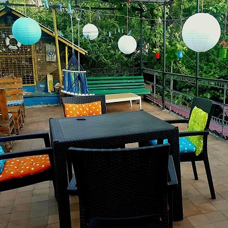 Green House In باتومي المظهر الخارجي الصورة