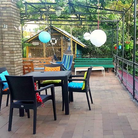 Green House In باتومي المظهر الخارجي الصورة