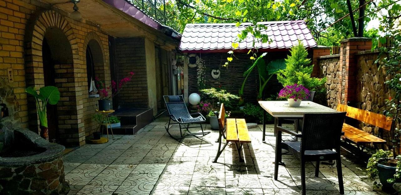 Green House In باتومي المظهر الخارجي الصورة