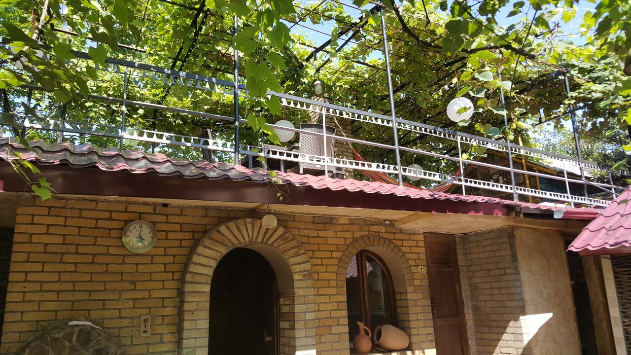Green House In باتومي المظهر الخارجي الصورة