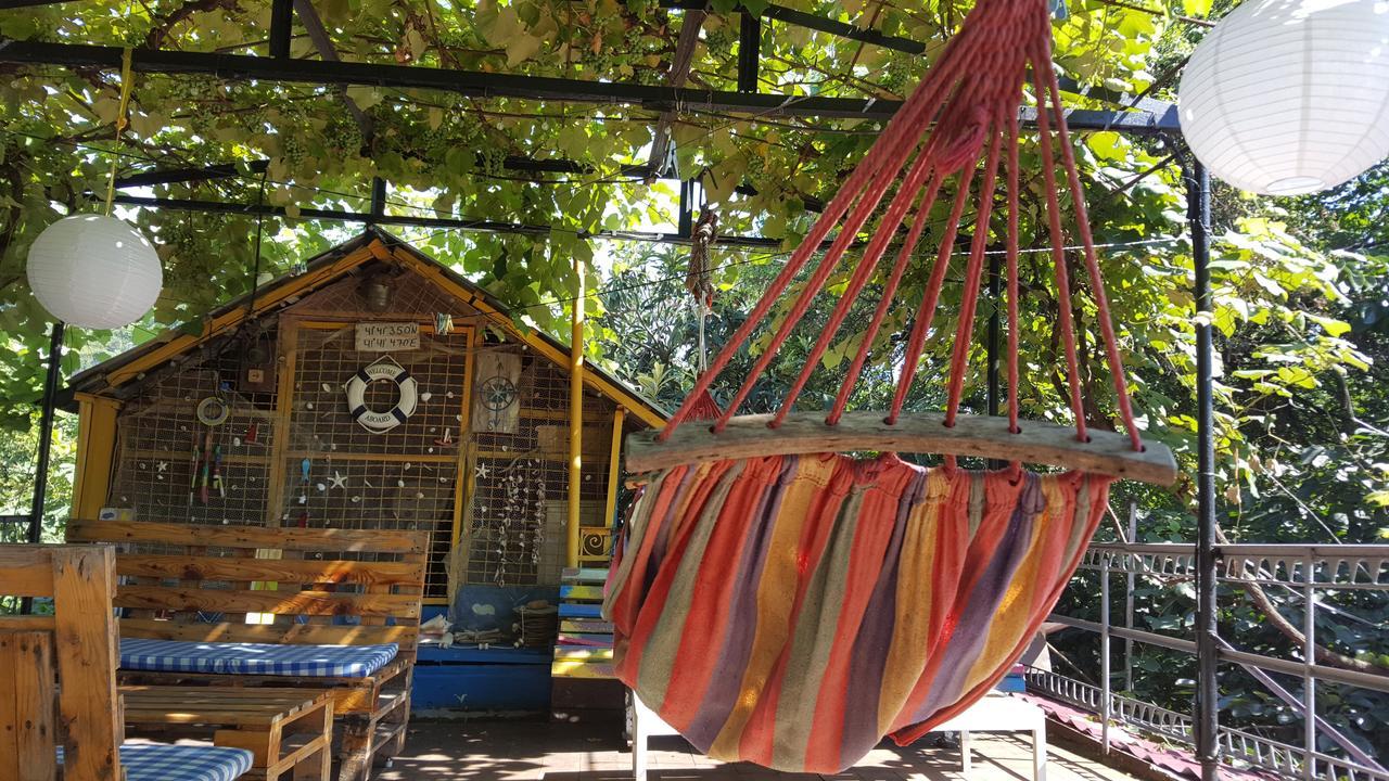 Green House In باتومي المظهر الخارجي الصورة