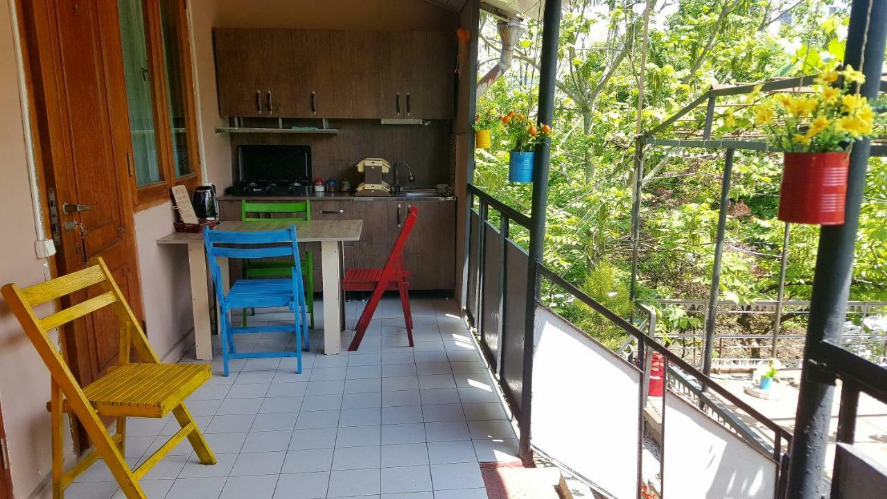 Green House In باتومي المظهر الخارجي الصورة