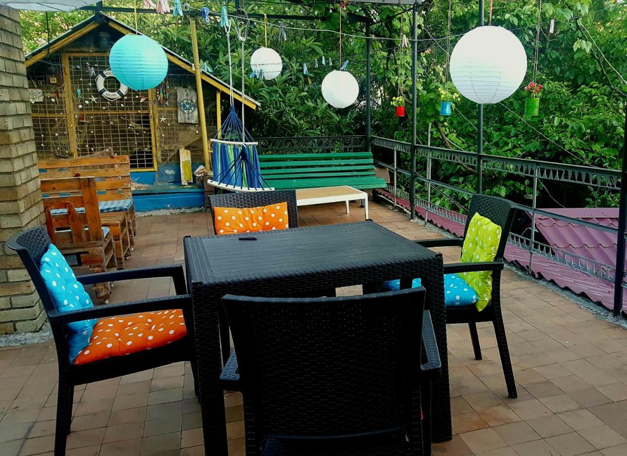 Green House In باتومي المظهر الخارجي الصورة