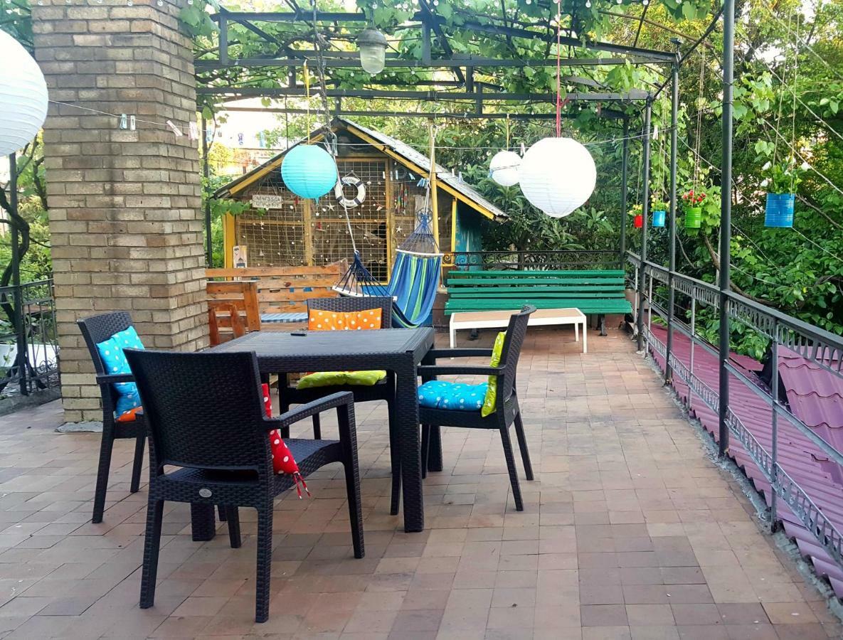 Green House In باتومي المظهر الخارجي الصورة