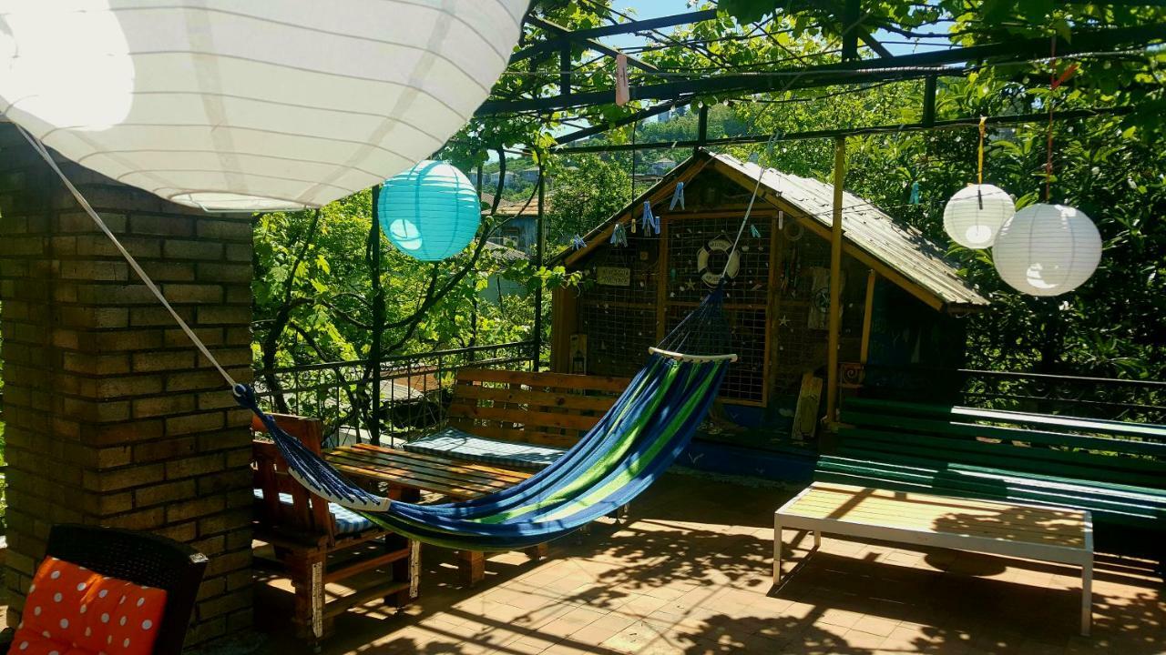 Green House In باتومي المظهر الخارجي الصورة